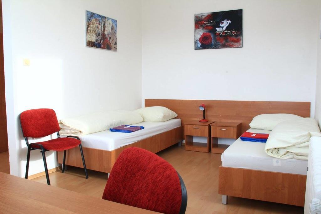 Hostel Narva ブラチスラヴァ エクステリア 写真